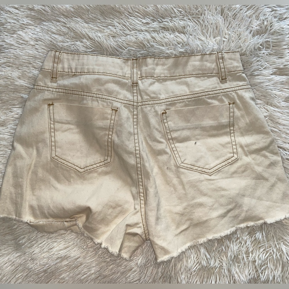 Shorts - Picture 2 of 4